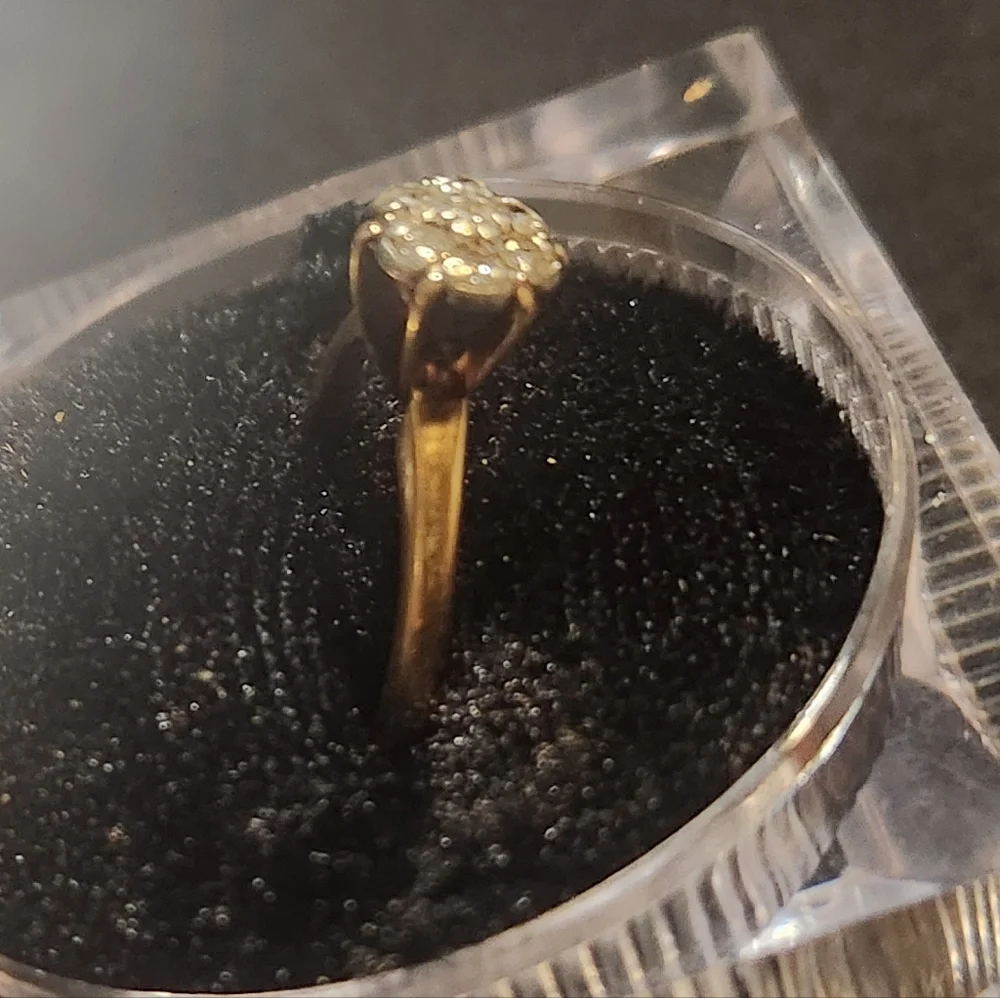 Vintage Solid Gold Diamond  Ring - Picture 4 of 16